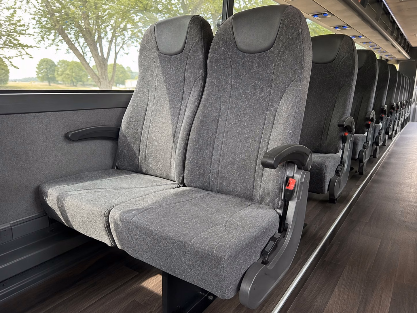 kansas city venue shuttles get every guest there on time